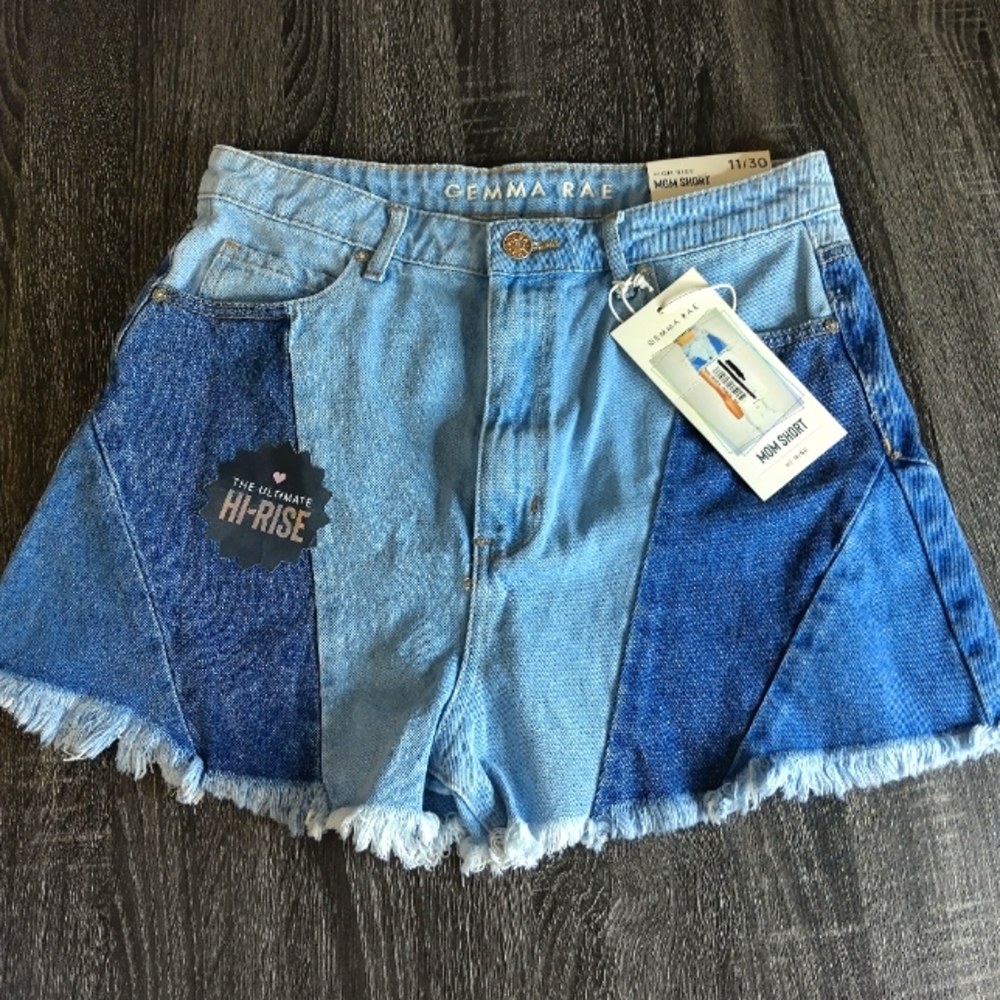 NWT Gemma Rae Mom Shorts. Multi Denim Fringe hem 11/30 size
